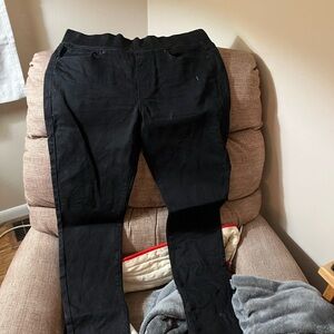 Levi's Black Pull-On Skinny Pants